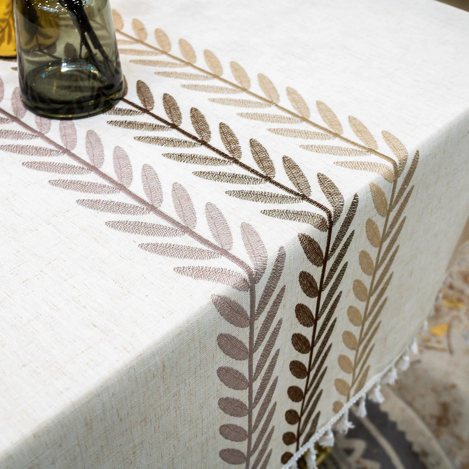 Chic 10-inch Tablecloth Design
