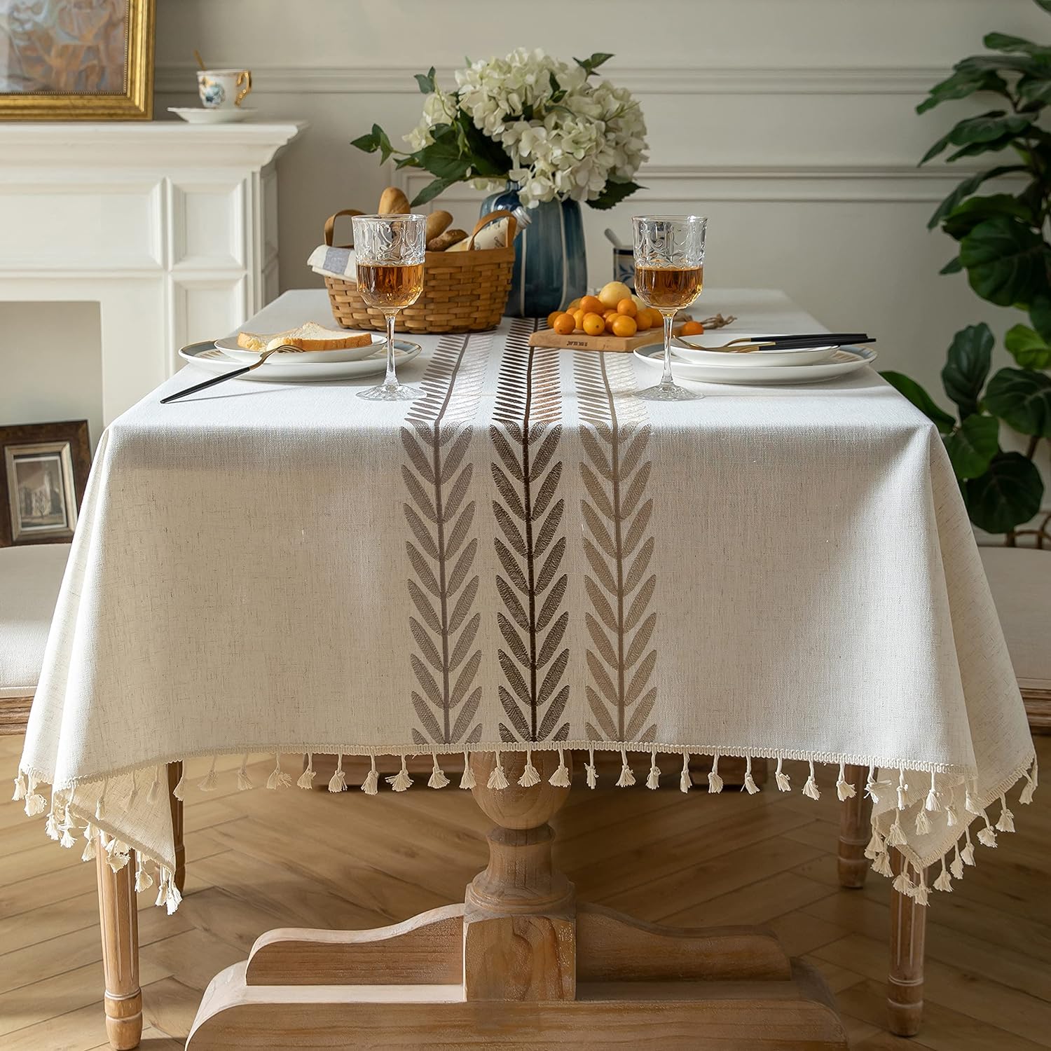 Chic 10-inch Tablecloth Design