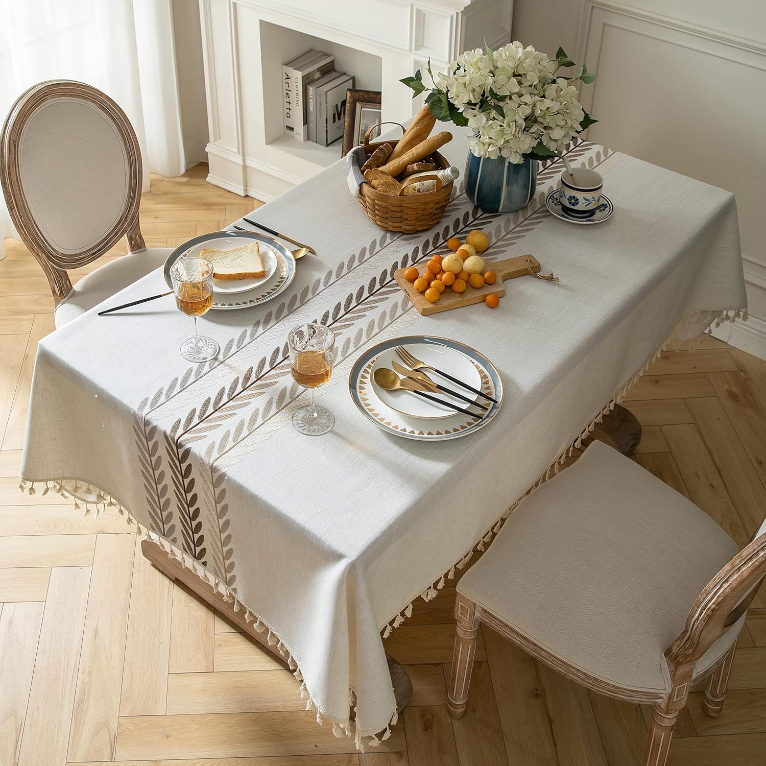 Chic 10-inch Tablecloth Design