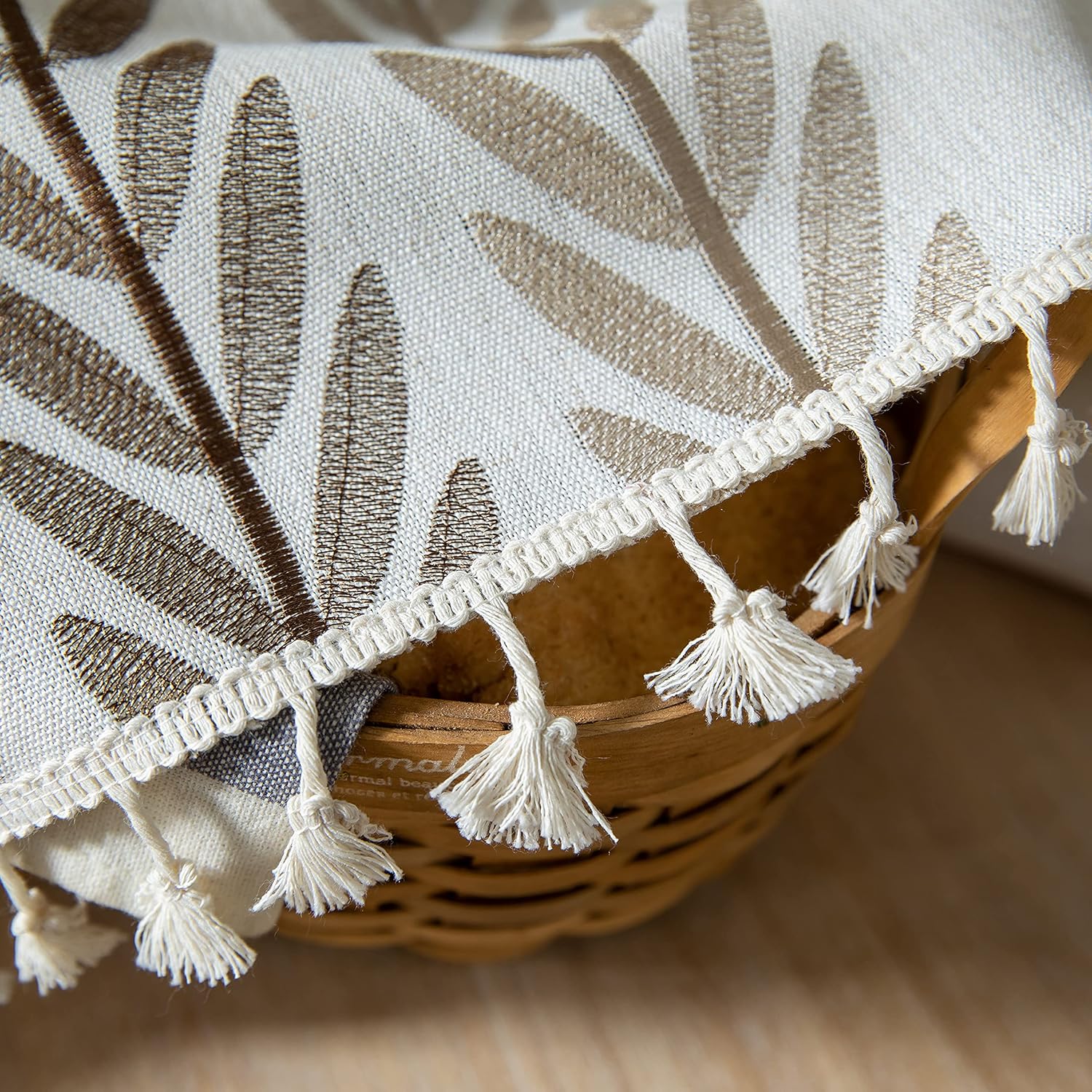 Chic 10-inch Tablecloth Design