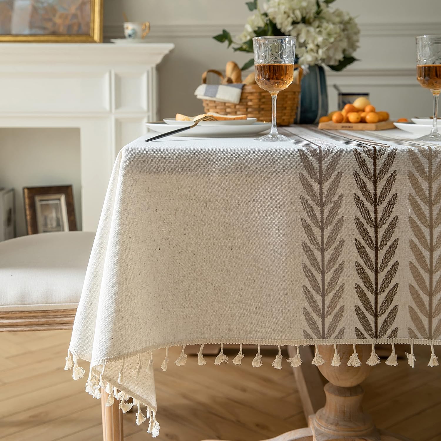 Chic 10-inch Tablecloth Design